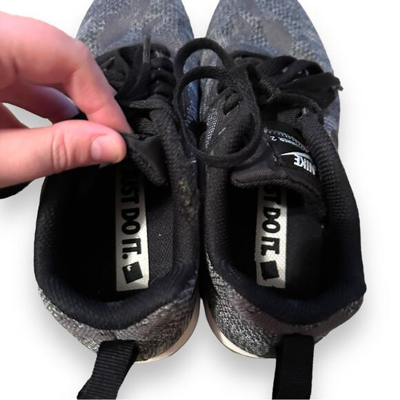 Nike MD Runner 2‎ ENG Mesh Women’s Sneakers Activewear Shoes in Black/Gray Sz 6 - Picture 8 of 11